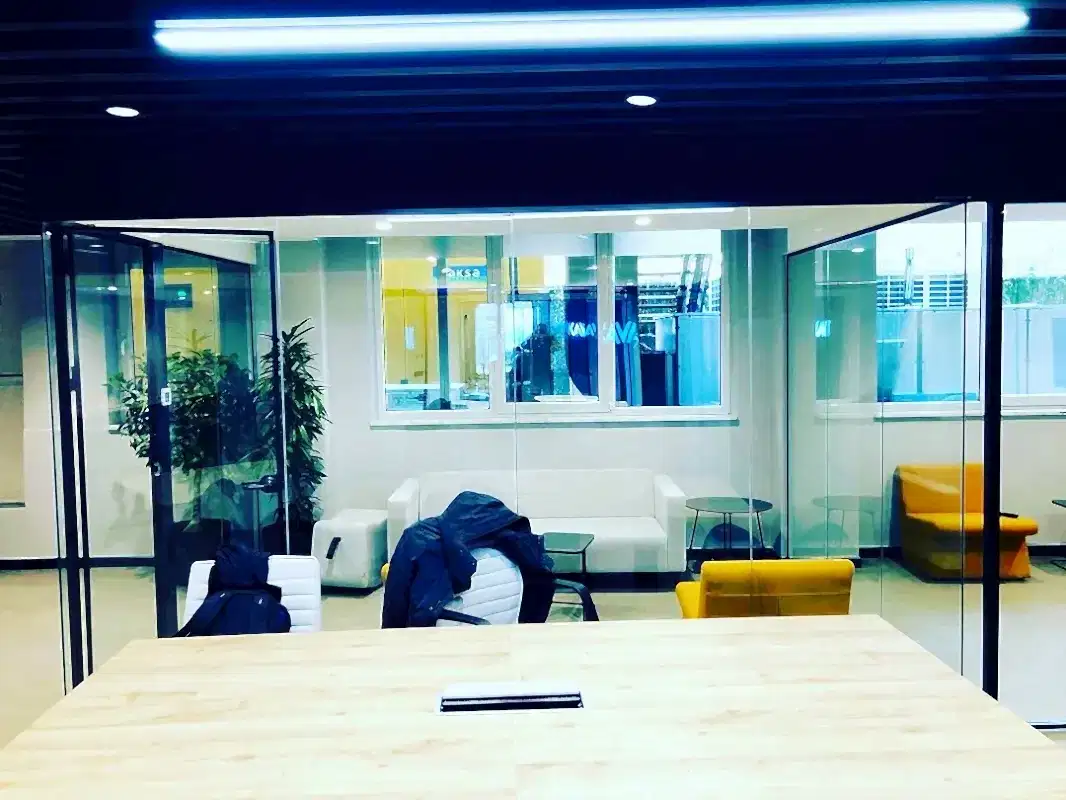 Ekoline Serisi Hoppe Alüminyum Çerçeveli Cam Ofis Bölme Sistemleri