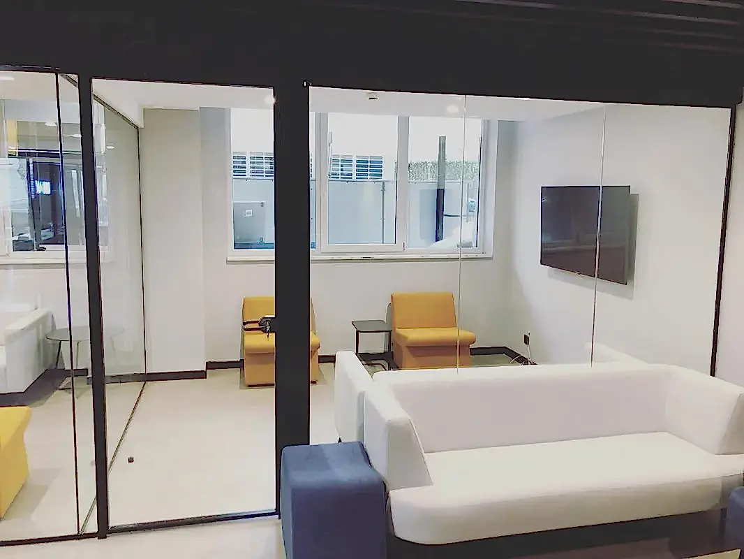 Ekoline Hoppe Kapılı Cam Bölme Sistemleri | Modern Ofis Tasarımı - Camdizayn