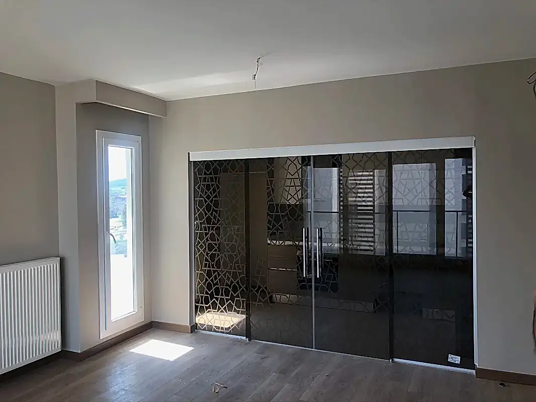 Opike Sistem Bronz Renkli ve Kumlama Desenli Sürme Cam Kapılar
