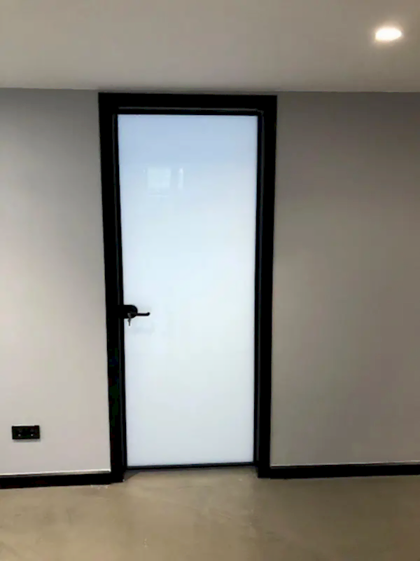 Hoppe Çerçeveli Opak Camlı Ofis ve Konut Kapı Sistemleri