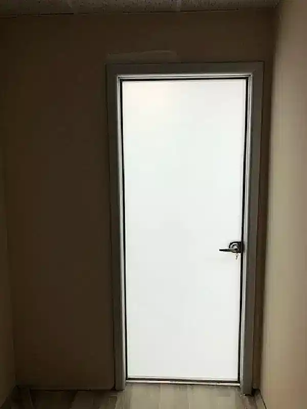 Hoppe Çerçeveli Opak Camlı İç Mekan Kapı Sistemleri