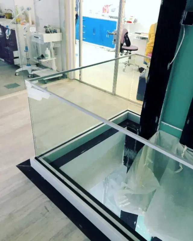 Bazalı Cam Korkuluk Sistemleri | Alüminyum Profil Bağlantılı Temperli Cam Korkuluk