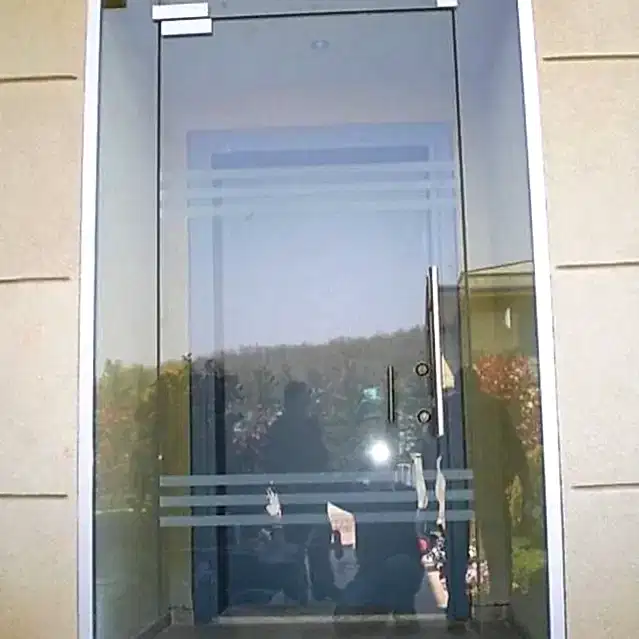 Rüzgarlık Girişi Cam Kapı