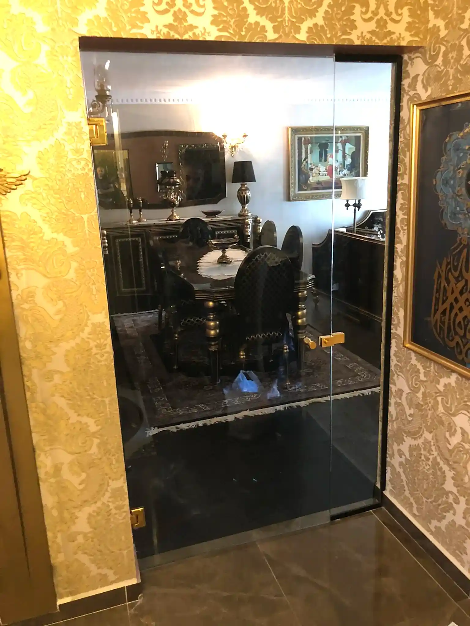 Paraduş Salon Kapısı