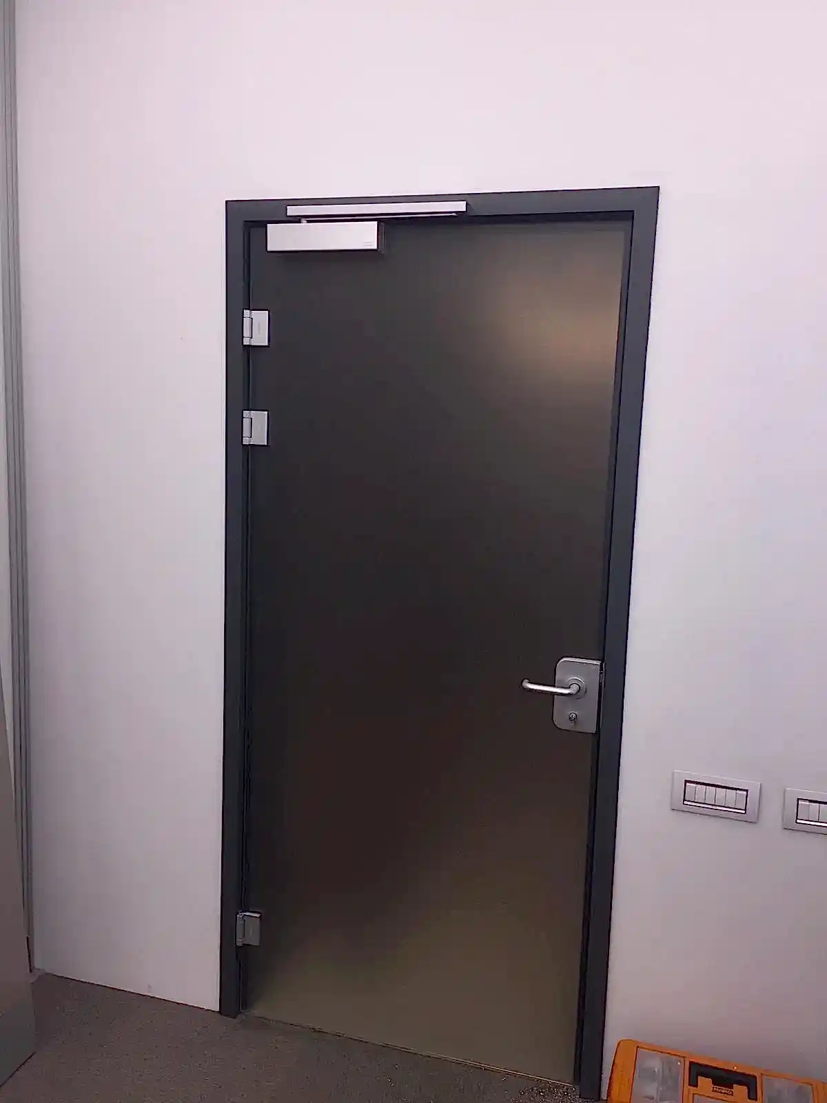 Dorma Üstten Hidrolik Kapatıcılı Kasalı Cam Kapı Sistemleri