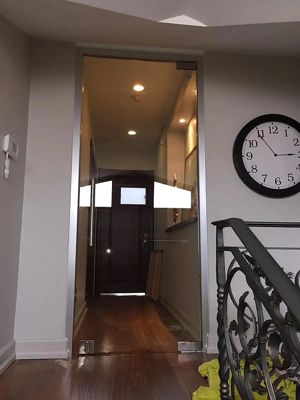 Kendinden Hidrolik Menteşeli Kasalı Cam Kapı