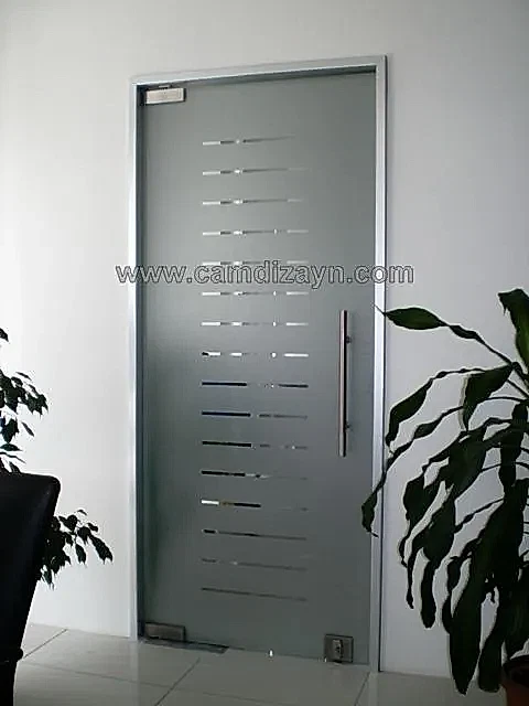 Kasalı Hidrolikli Kumlama Şeritli Cam Kapı