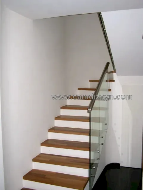 Cam Korkuluk Nedir? Mimari Kullanım Alanları ve Üst Düzey Güvenlik Standartları
